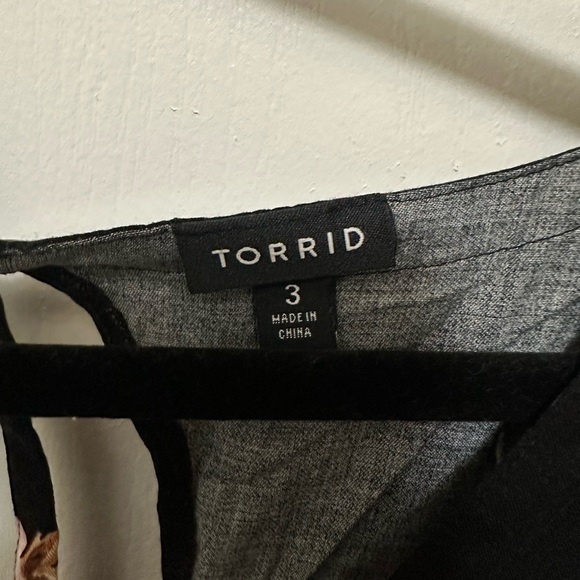 Torrid Black Floral Romper Button Front Keyhole Back Plus Size 3X Women - Picture 4 of 7